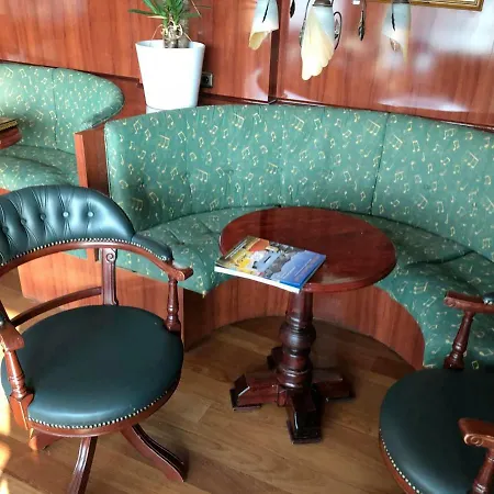 Fairtours Hotelschiff Dutch Melody**** Botel