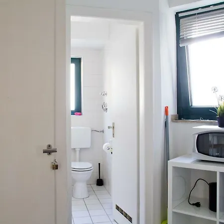 **** Comfortable Studio **** Hansaring 19, Mediapark, Messe, Dom Кёльн