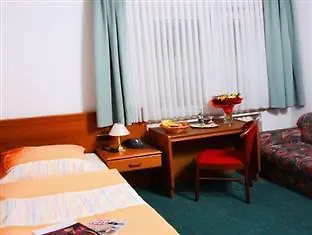 Engelbertz - Yggotel Pirol 3* Köln
