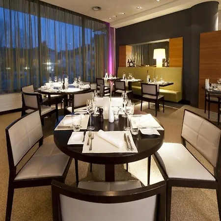 Hotel Dorint Am Heumarkt 4*