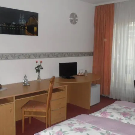 Eigelstein Hotel 2*